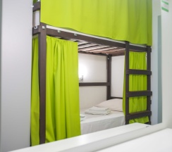 Женский четырехместный номер (Нижнее) в Sunny Sochi Hostel