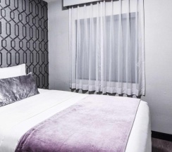 Двухместный семейный номер Standard двуспальная кровать в Sunset West Hotel, SureStay Collection by Best Western