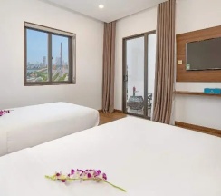 Двухместный номер Superior с балконом (2 отдельные кровати) в Gold Plaza Hotel Da Nang
