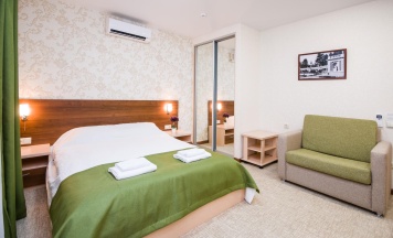 2-местный номер эконом комфорт с 1 двуспальной кроватью (с завтраком) в Nreef