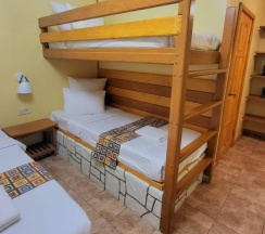 Четырёхместный номер Superior с балконом и с красивым видом из окна в Casa Del Sol