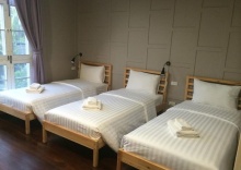 Кровать в общем номере (женский номер) в Dorm of Happiness by Tharaburi Resort