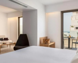 Трёхместный полулюкс в Ibis Styles Heraklion Central