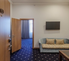 Senior Suite with balcony в Central City