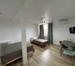 Номер эконом с 1 односпальной и 1 двуспальной кроватью (мансарда) в Домино