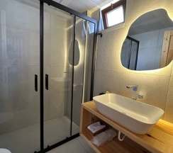 Двухместный люкс Deluxe двуспальная кровать в Audo Studio Hotel