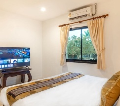 Двухместное бунгало Deluxe c 1 комнатой двуспальная кровать в Isara Nai Yang Resort