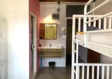 Кровать в общем номере в Sleep Sheep Phuket Hostel SHA