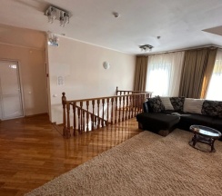 Шестиместный семейный коттедж с балконом в Малахит