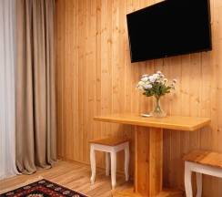 Двухместный улучшенный стандарт с общей террасой и видом на горы | 2 этаж в Hayat Haus