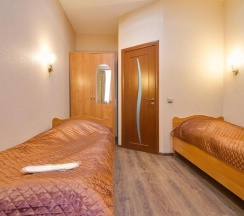 Двухместный номер с 2 двумя отдельными кроватями и собственной ванной комнатой в Аллан