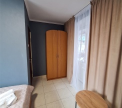 "КЛАССИК 4" Стандартный двухместный номер с раздельными односпальными кроватями и диваном на 1 этаже в Цитрус