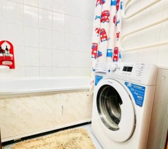 Двухместный семейный номер Standard с балконом и с красивым видом из окна (двуспальная кровать) в Апартаменты Заводская 5-А