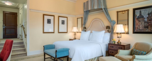 Терраса King с видом на Адмиралтейство и парк в Four Seasons Hotel Lion Palace St. Petersburg