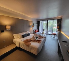 Двухместный номер Superior с видом на море двуспальная кровать в The Yama Hotel Phuket