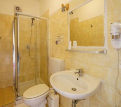 Четырёхместный номер Standard в Hotel America