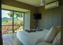 Номер Grand с балконом и с видом на море в HIP Seaview Resort at Phi Phi