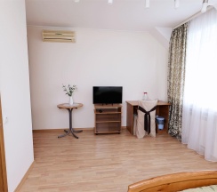 Номер Полулюкс 3-8 в Интурист