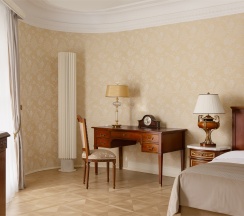 Улучшенный номер с видом на город в Taleon Imperial Hotel