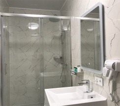 Люкс 2-х комнатный в Maziiz hotel на Советском