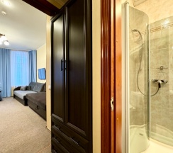 Четырехместная комната с кондиционером в Невский Контур