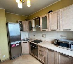 2-комнатные апартаменты стандарт с диваном в BestFlat24 (БэстФлэт24) на бульваре Волжский 113А корпус 8