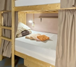 Отдельный шестиместный номер в Nice hostel