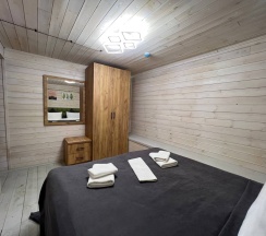 Номер-студио - Двухуровневый на мансарде в Шатун