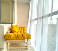 Двухуровневая студия на мансарде с джакузи в ЖК "UP-квартал Пушкинский". Близость к НИИ Турнера в Rauktis apartments