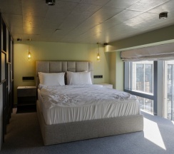 Апартамент 15 - Просторный двухуровневый лофт  с панорамными видами на Москву (с ванной) в Ap-in aparts