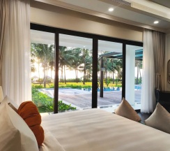 Вилла с 3 комнатами рядом с пляжем в Отель Wyndham Grand Phu Quoc