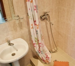 Трёхместный номер Standard с балконом и с красивым видом из окна в Гостевой дом