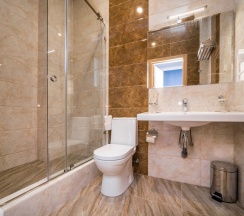 Двухместный комфорт с видом на бассейн в Blue Marlin Hotel
