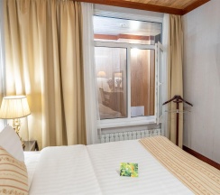 Бюджетный двухместный номер с видом на атриум в Гранд мандарин