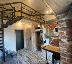 Улучшенные двухуровневые апартаменты с мини-кухней в Loft Apart