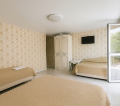 Номер с балконом (до 4-х человек) в Уют