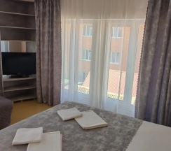 Двухместный полулюкс Мансарда с балконом и с красивым видом из окна двуспальная кровать в Тихий домик