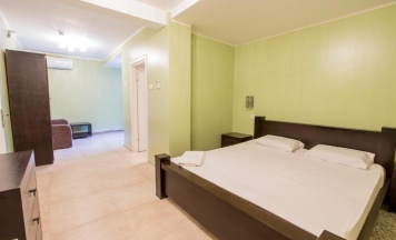 Четырёхместный семейный номер Standard в Laguardia Hotel