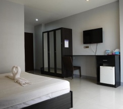 Двухместный номер Classic с балконом двуспальная кровать в Holiday Home Patong