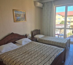 Трехместный стандарт с балконом в Алиса