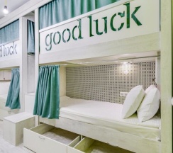 Место в четырехместном мужском номере в Good luck
