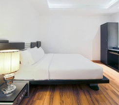 Номер Superior в A&EM - The Petit Hotel