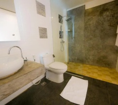 Двухместный люкс c 1 комнатой (двуспальная кровать) в Armoni Patong Beach Hotel