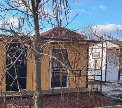 Бунгало с балконом и с видом на сад в Саркел