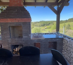 Коттедж Superior с балконом и с красивым видом из окна в Горки