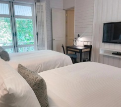 Семейный номер Superior с балконом и с видом на бассейн в Отель Outrigger Koh Samui Beach Resort