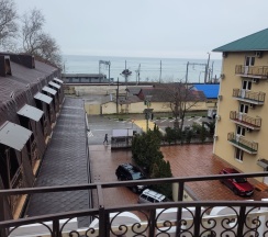 Трехместный номер с двуспальной и односпальной кроватями в Престиж