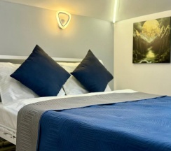 Апартаменты №11 "Семейный Люкс" на мансардном этаже в Саквояж