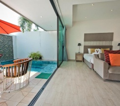 Двухместная вилла Deluxe с видом на бассейн двуспальная кровать в Tropicana Pool Villa