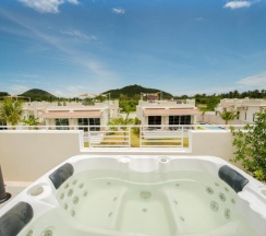 Люкс в Отель The Oriental Beach Pearl